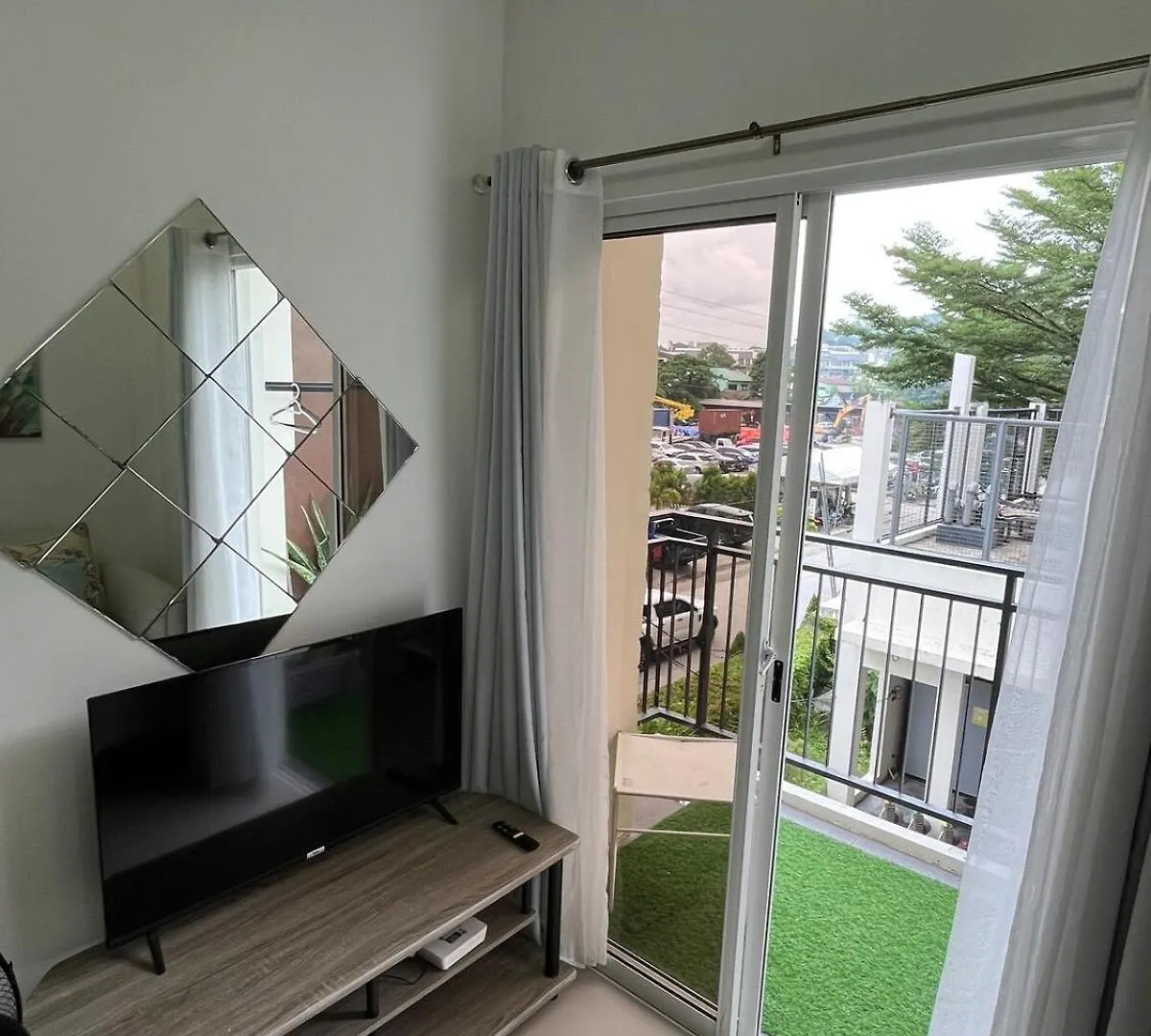 Apartment 2Br Condo In Ecoland Minutes To Sm City